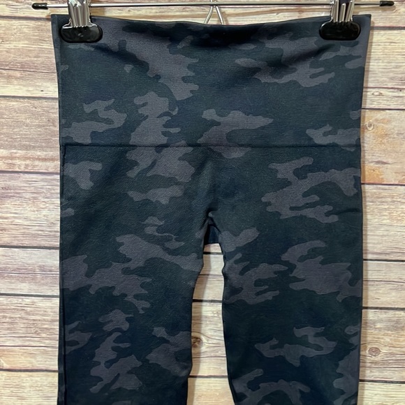 Spanx Black and Gray Camo Size XS EUC - Picture 2 of 6